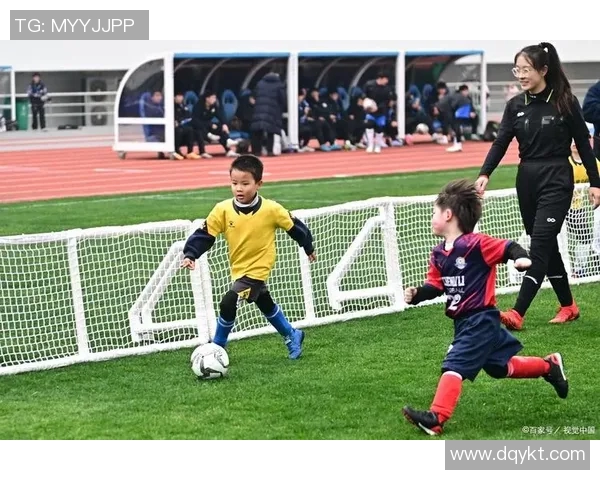 南京足球队的耐力挑战与训练探索聚焦足球运动的持久战斗力 南京足球队的耐力挑战与训练探索聚焦足球运动的持久战斗力