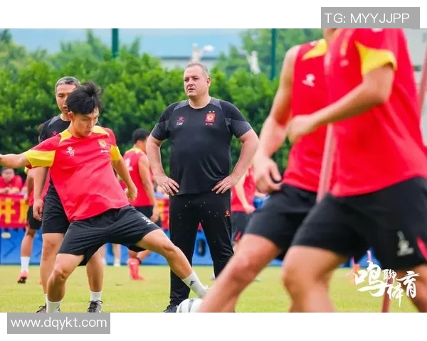 广州飞盘队战术解析:探索团队配合与进攻策略的奥秘 广州飞盘队战术解析:探索团队配合与进攻策略的奥秘