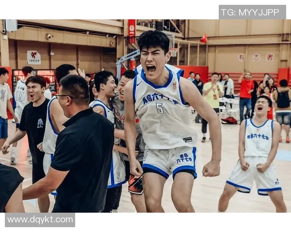 徐杰：从青涩新星到篮球场上的闪耀巨星的成长之路与未来展望