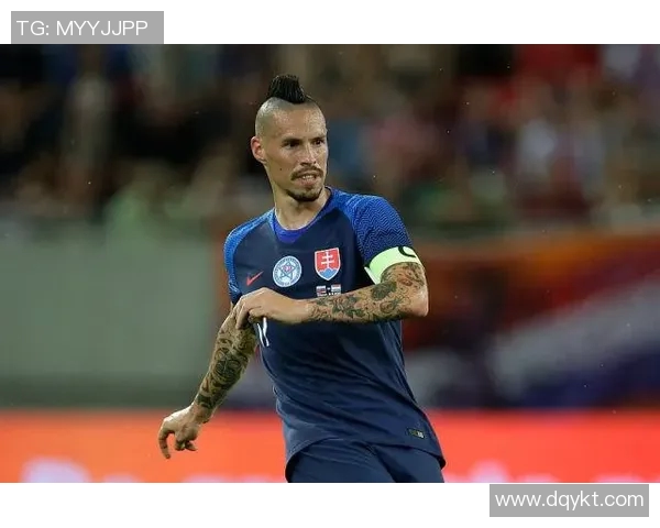 莱万领衔球队新征程展现超凡实力与团队默契的完美结合