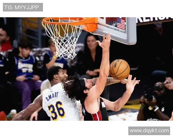 2014年热火与尼克斯激战回顾：篮球场上的经典对决与精彩瞬间