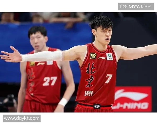 曾凡博的篮球之路：从青涩少年到职业球员的成长历程与挑战