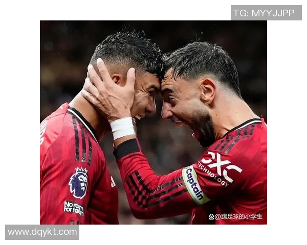 曼联迎战年青人期待精彩对决球迷热情高涨助威球队争取胜利 曼联迎战年青人期待精彩对决球迷热情高涨助威球队争取胜利